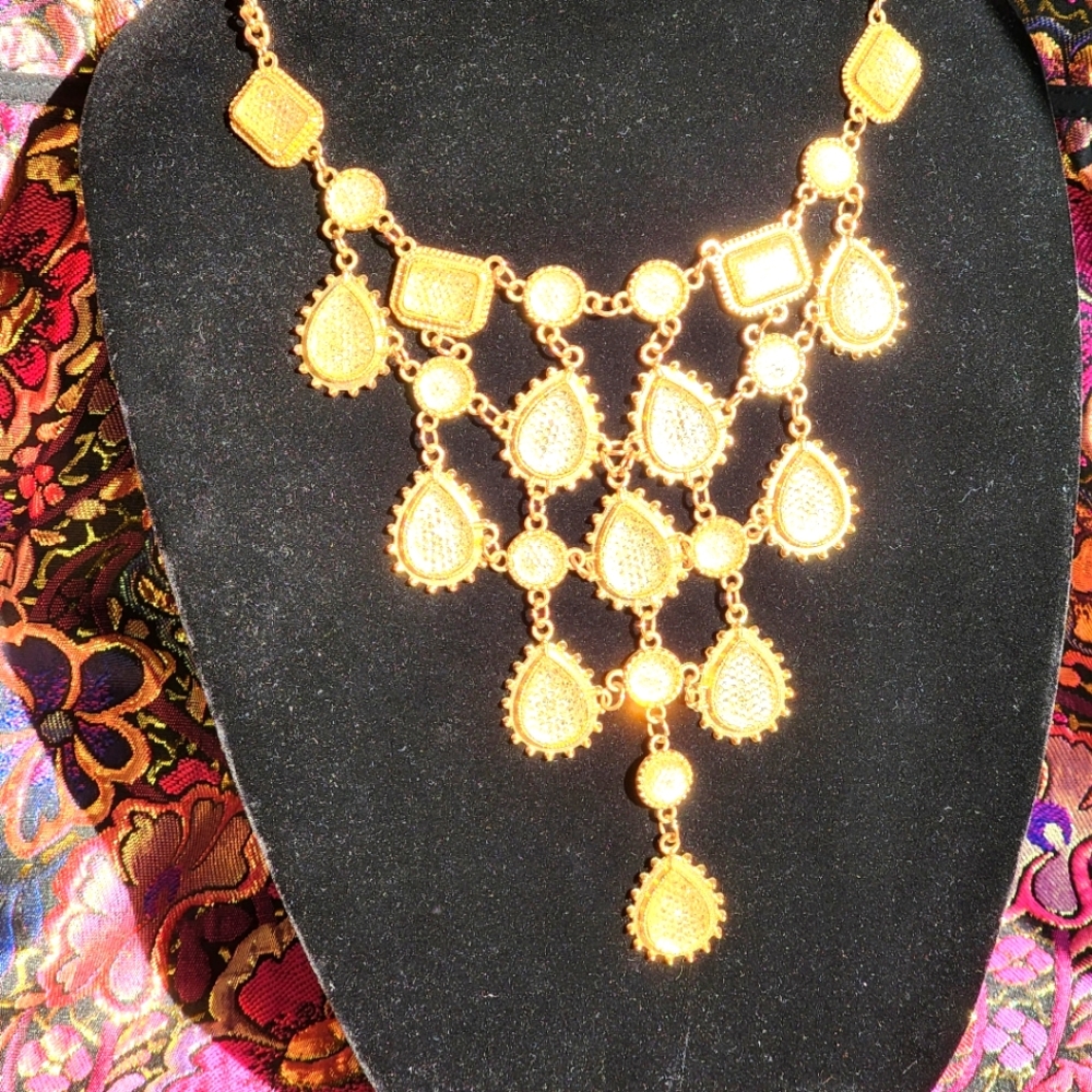 Cascade necklace